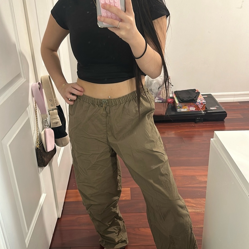 ARMY GREEN PARACHUTE PANTS